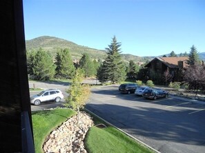 Property grounds - Ski Park City Canyons - free shuttle to lift - Cozy RedPine Condo sleeps 6 (Park City)