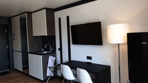 Unclassified image, 2 of 10, button - WÜ Hotel (Kürnach)