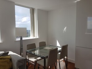 Metropolitan House 2102 | In-room dining - Metropolitan House 2102 (Birmingham)