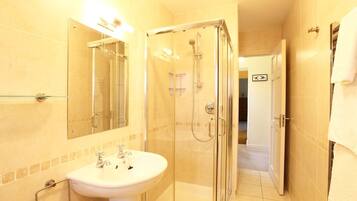 Standard House, 2 Bedrooms | Bathroom
