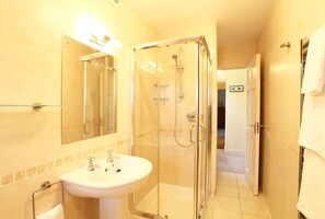 Standard House, 2 Bedrooms | Bathroom | Separate tub and shower, free toiletries, hair dryer, towels - Carrig Beag (Kenmare)