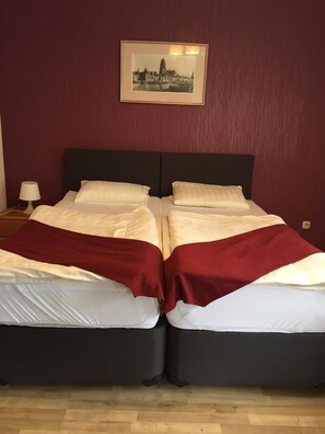 Chambre Double (2 adults + 1 child)