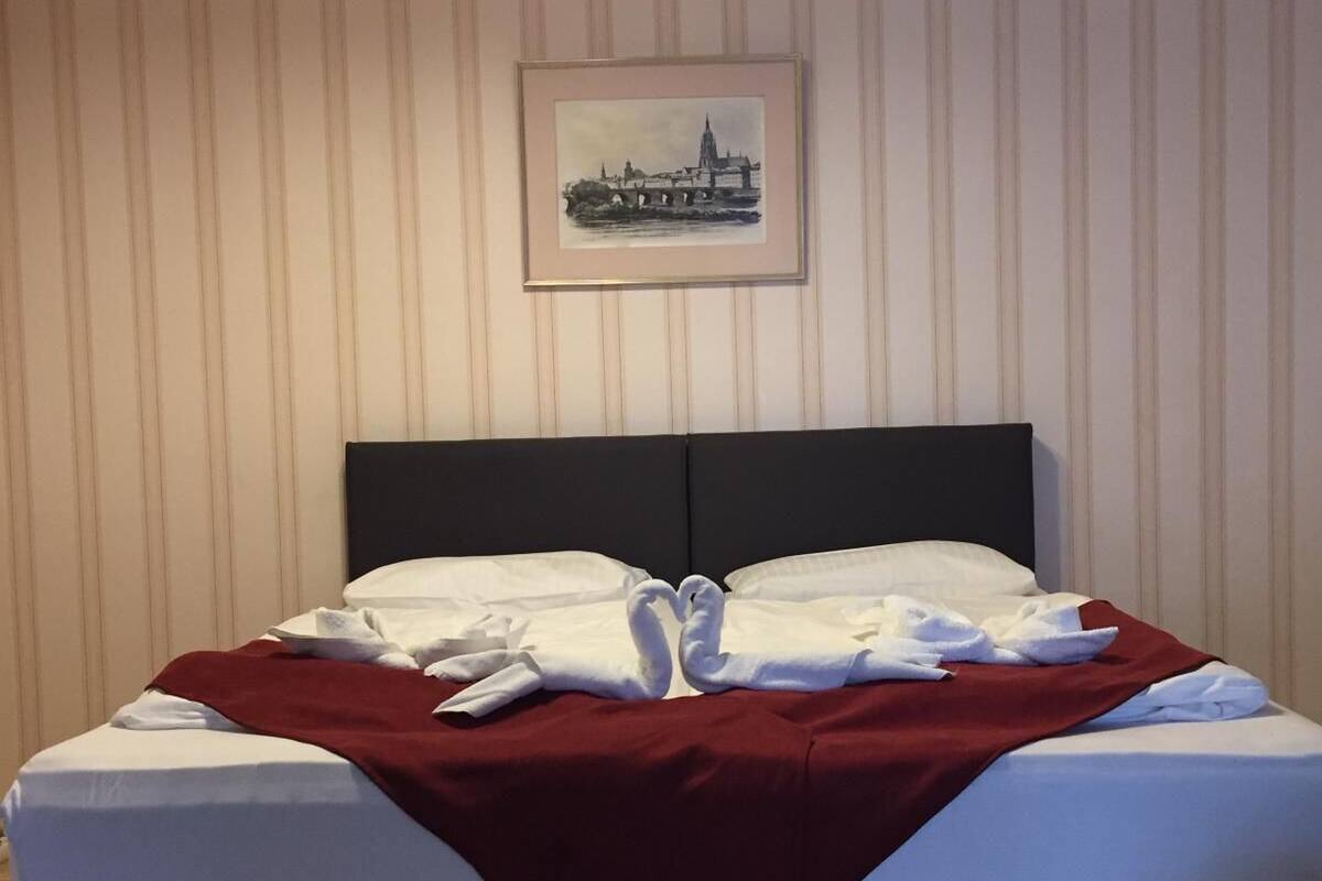 Chambre Double (2 adults + 1 child)