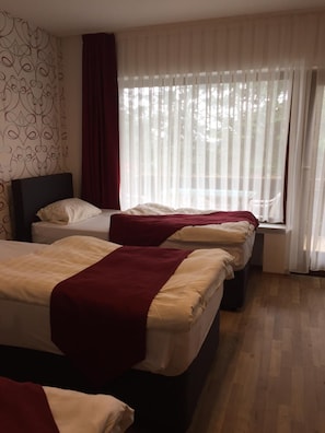 Chambre Triple, balcon