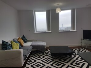 Flat-screen TV - Metropolitan House 2106 (Birmingham)