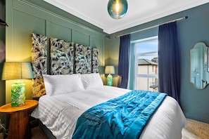 Free WiFi, bed sheets - Hestia House (Londonderry)