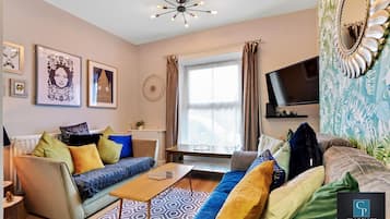 32-inch TV with digital channels