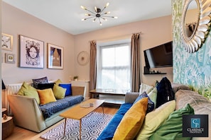 32-inch TV with digital channels - Hestia House (Londonderry)