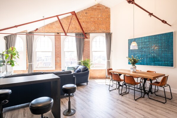 クラシック ダブルまたはツインルーム | リビング エリア | 薄型テレビ