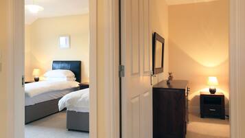 Huis | 4 slaapkamers, luxe beddengoed, individueel gedecoreerd