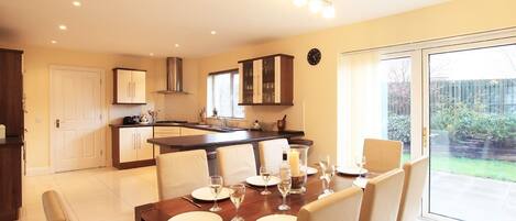 House | Private kitchen | Fridge, microwave, oven, stovetop