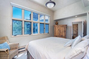 5 室のベッドルーム、アイロン / アイロン台、WiFi、ベッドシーツ