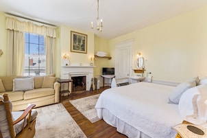 Quarto solteiro conforto, para não fumantes (Room 2, Second Floor) | Individualmente decorados, individualmente mobiliados