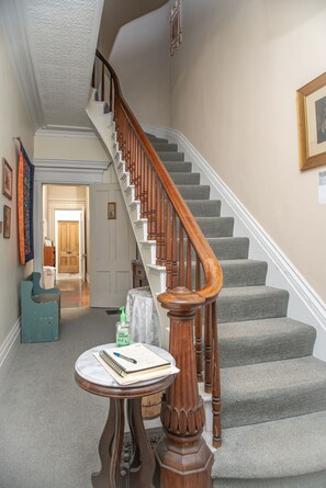 숙박 시설 입구