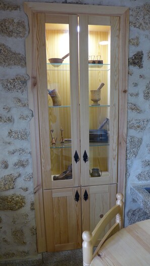 Traditional Townhome, 1 Bedroom, Kitchenette, Mountainside (Oliveira) | Living area | 61-cm LED TV with satellite channels, TV