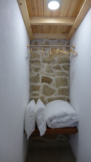 Maison en rangée traditionnelle, 1 chambre, cuisinette, cÎté montagne (Oliveira) | Commodité de la chambre
