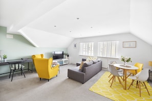 Signature Loft, 1 Double Bed with Sofa bed, Non Smoking, City View | Living area | TV