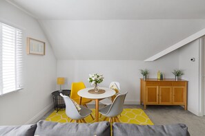 Loft Signature - 1 dubbelsäng med bäddsoffa - icke-rökare - utsikt mot staden | Matservice på rummet