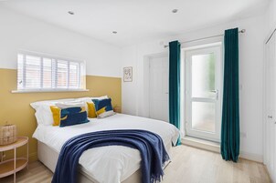 Design Apartment, 1 Double Bed, Balcony, Garden View | City view