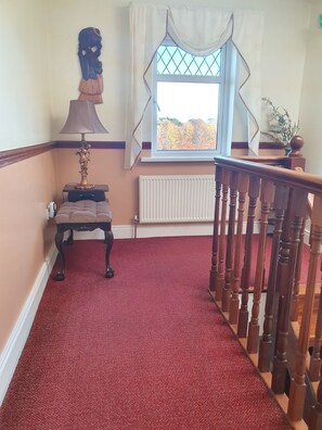 Hallway - Golden Dawn Guesthouse (Saggart)