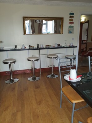 Free daily continental breakfast  - Golden Dawn Guesthouse (Saggart)