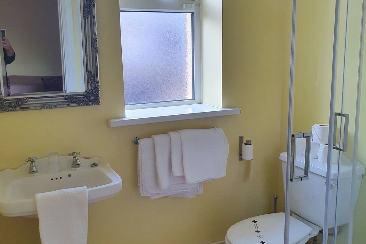 Shower, towels