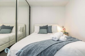 2 bedrooms, desk, iron/ironing board, WiFi