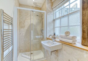 Hair dryer, towels - Beautiful two-bedroom mews house situated in a city centre location in the New Town. Sleeps 5. (Edinburgh)