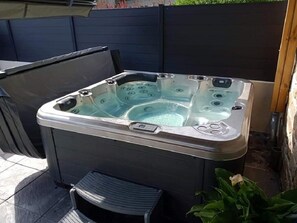 Outdoor spabad