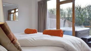 4 quartos, Wi-Fi de cortesia, roupa de cama