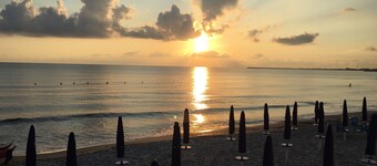 地中海陽台飯店