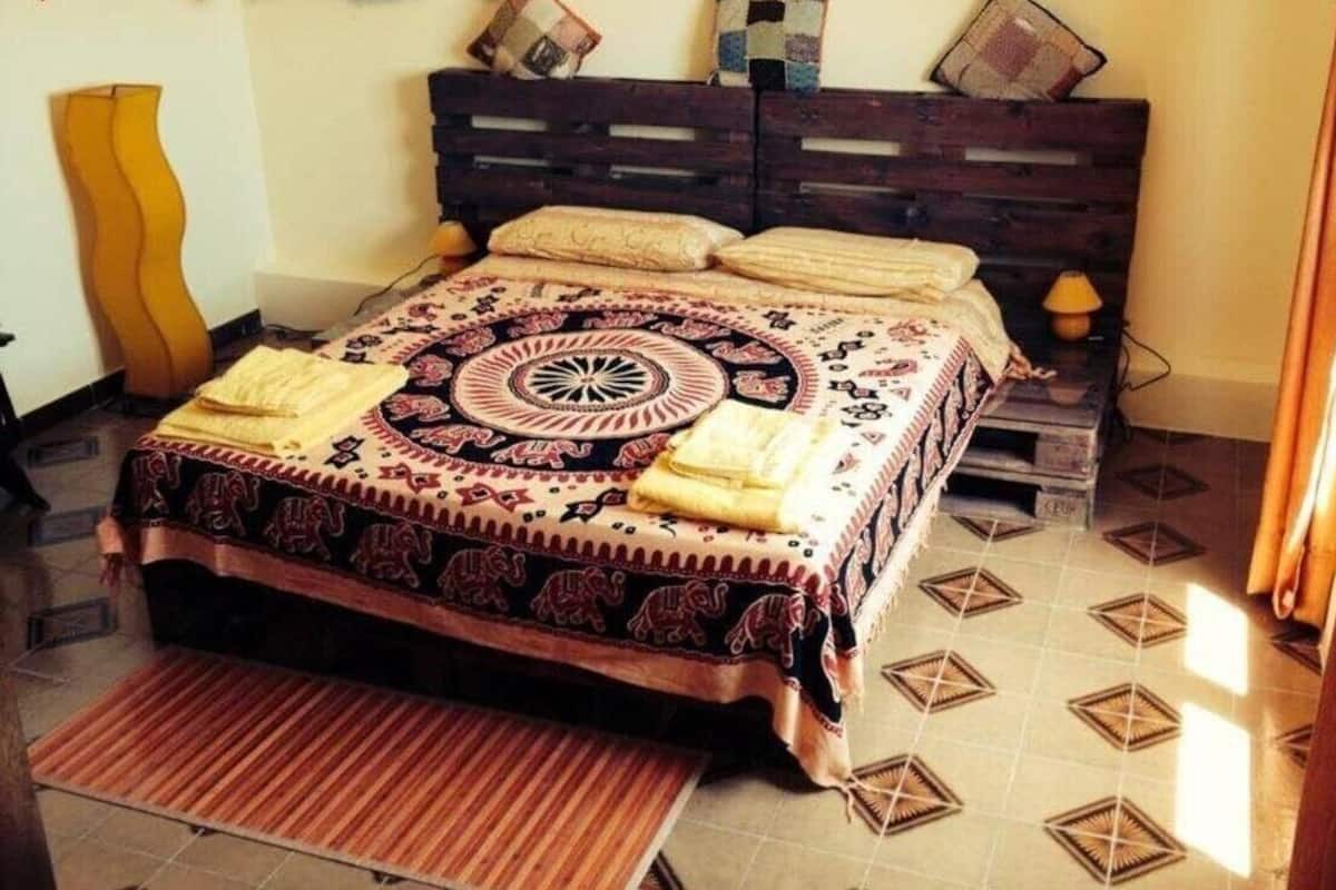 Double Room, Ensuite, Sea View | Free cribs/infant beds, free WiFi, bed sheets