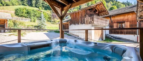 Bain à remous extérieur