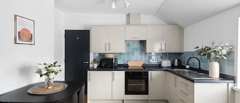 Design Apartment, 1 Double Bed, Non Smoking | Private kitchen | Fridge, microwave, oven, stovetop