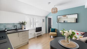 Design Apartment, 1 Double Bed, Non Smoking | 1 bedroom, premium bedding, individually decorated