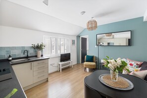 Design Apartment, 1 Double Bed, Non Smoking | 1 bedroom, premium bedding, individually decorated - 88A Albany Road (Cardiff)