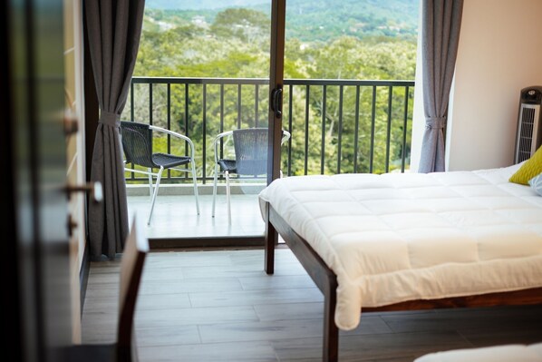 4 slaapkamers, een kluis op de kamer, een bureau