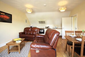 Deluxe Apartment | Living room | Flat-screen TV - Leabhar Beag (Kenmare)