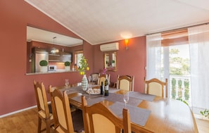 Dining - Stunning apartment in Liznjan with WiFi (Liznjan)