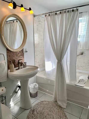 Shower, jetted tub, hair dryer, towels