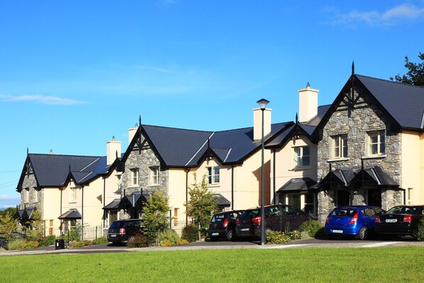 Deluxe House | Exterior - Ardmullen Walnut 3 bedroom (Kenmare)