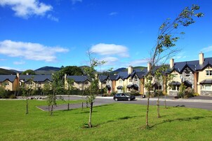 Deluxe House | Property grounds