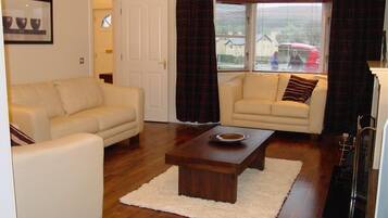 Deluxe House | Living room