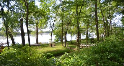 Log Inn on Madison Lake. Multi generation. Corporate retreat for team building