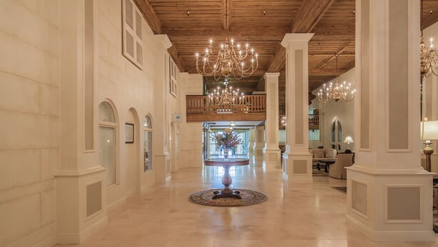 A spacious lobby with high ceilings, chandeliers, and a central round table. - PALM BEACH HOTEL CONDO DESIGNER CHIC ONE BEDROOM (Palm Beach)