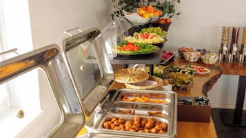 Free daily buffet breakfast