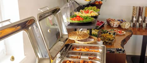 Free daily buffet breakfast