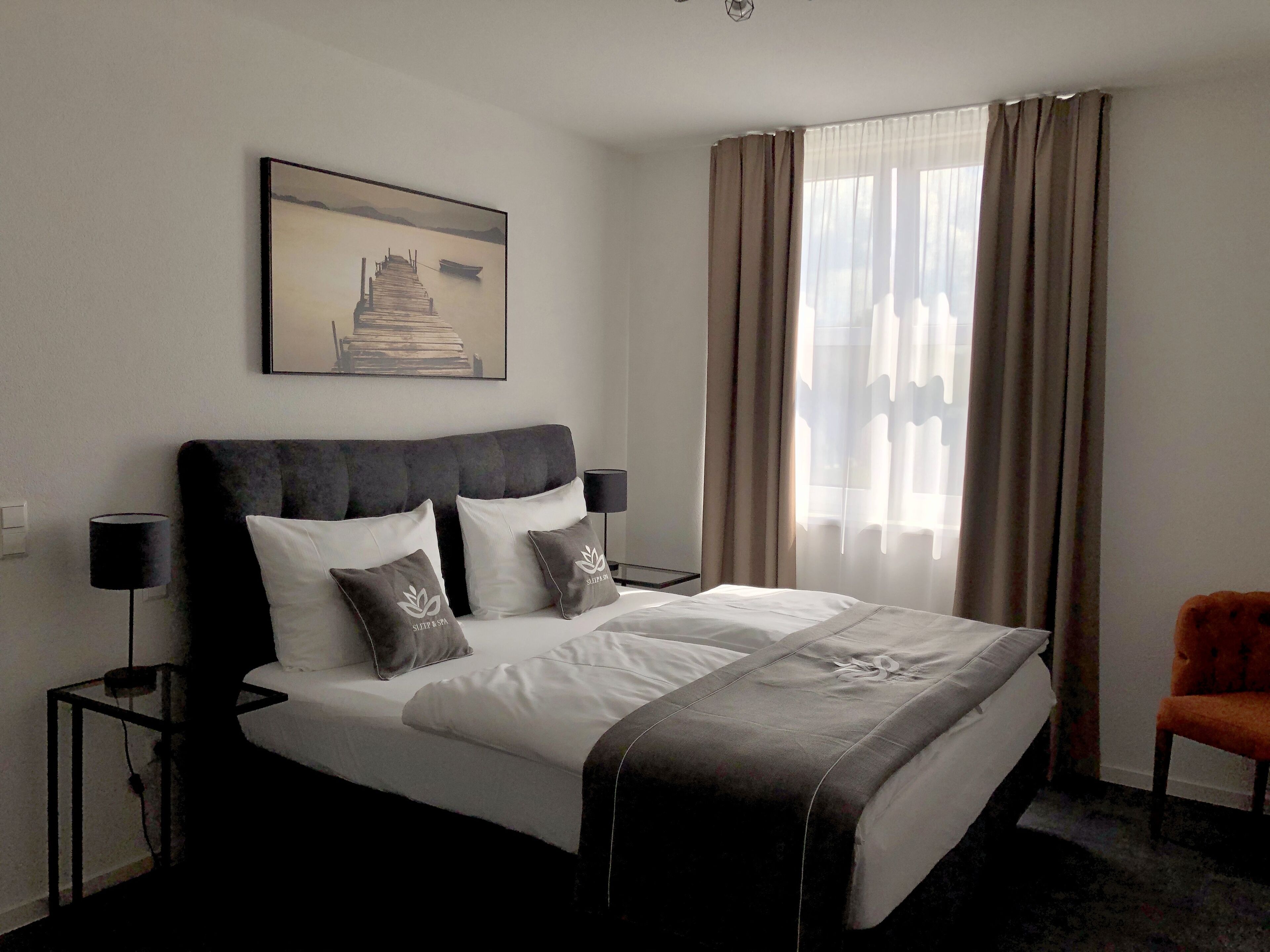 deluxe double room | 1 bedroom, in-room safe, desk, blackout curtains