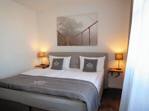 Habitación Deluxe doble | Caja fuerte, escritorio, cortinas opacas y sistema de insonorización