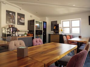 Desayuno bufé gratuito y diario